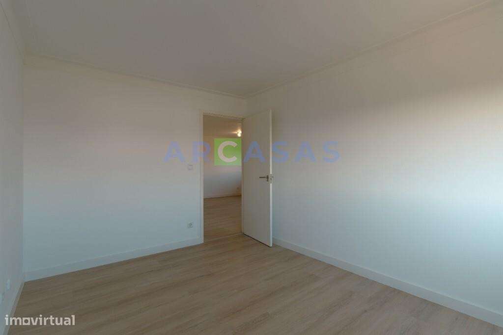 Apartamento T2 renovado e com varanda em Santegãos, Rio Tinto, Gondoma-13