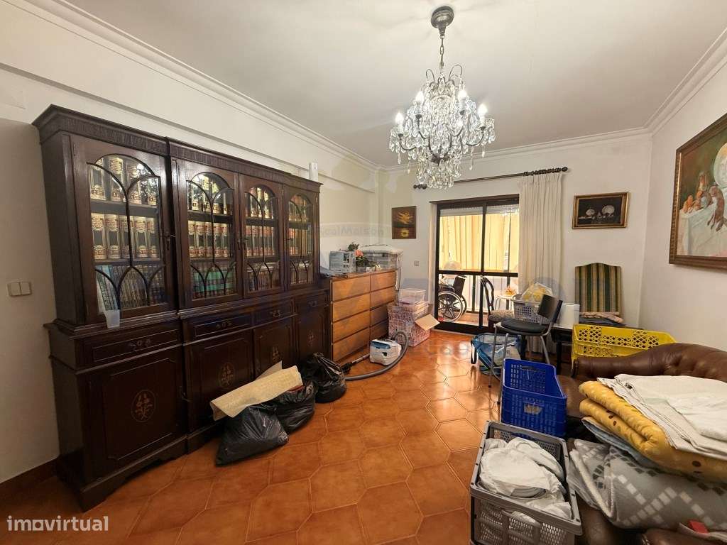 Vende-se Fantástico T3 no centro de Mem Martins-6