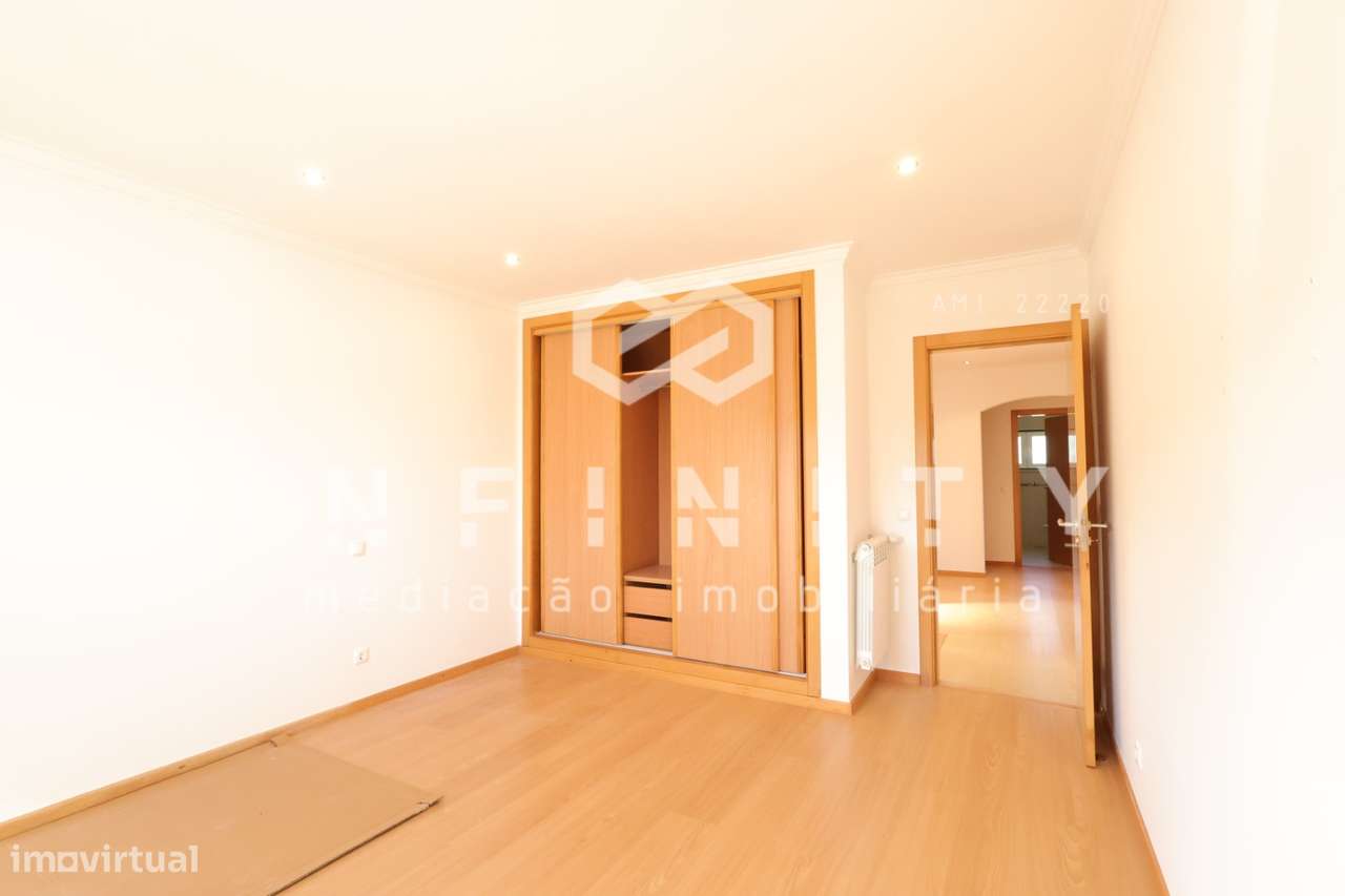 Moradia independente T4-25