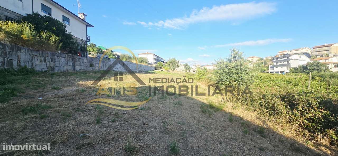 Moradia para restauro e terreno industrial com mais de 4000m²-5