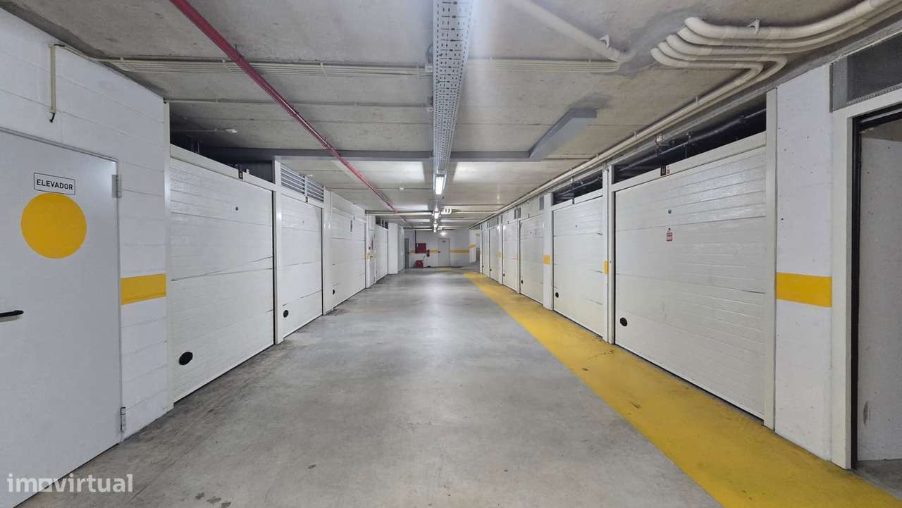 T2 semi-novo c/ varanda e box fechada - Baguim do Monte-17