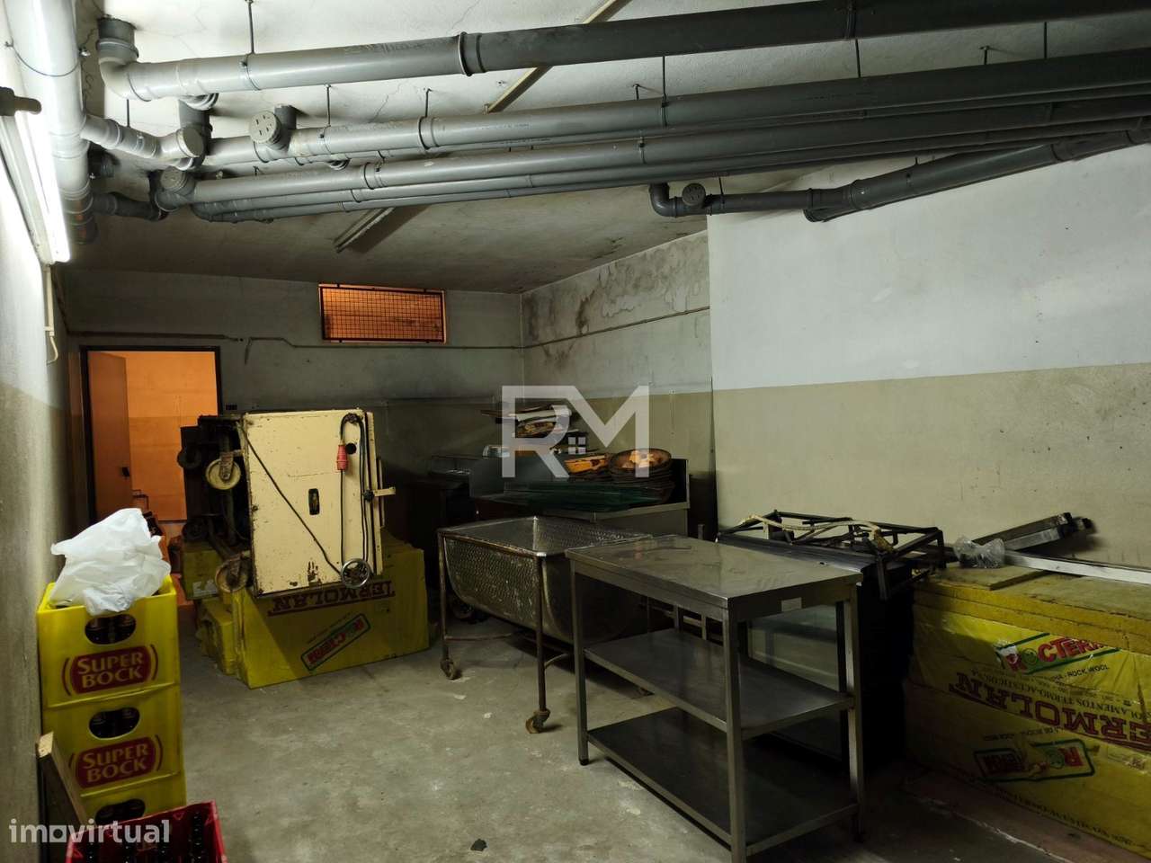 GARAGEM BOX COM ARRUMOS | CENTRO DE VALONGO-7