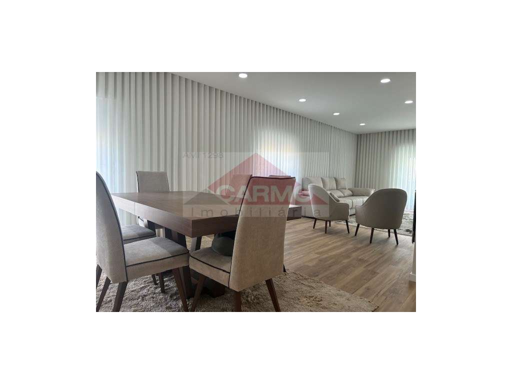 T4 Totalmente Renovado com Excelente Localização. - Grande imagem: 2/36