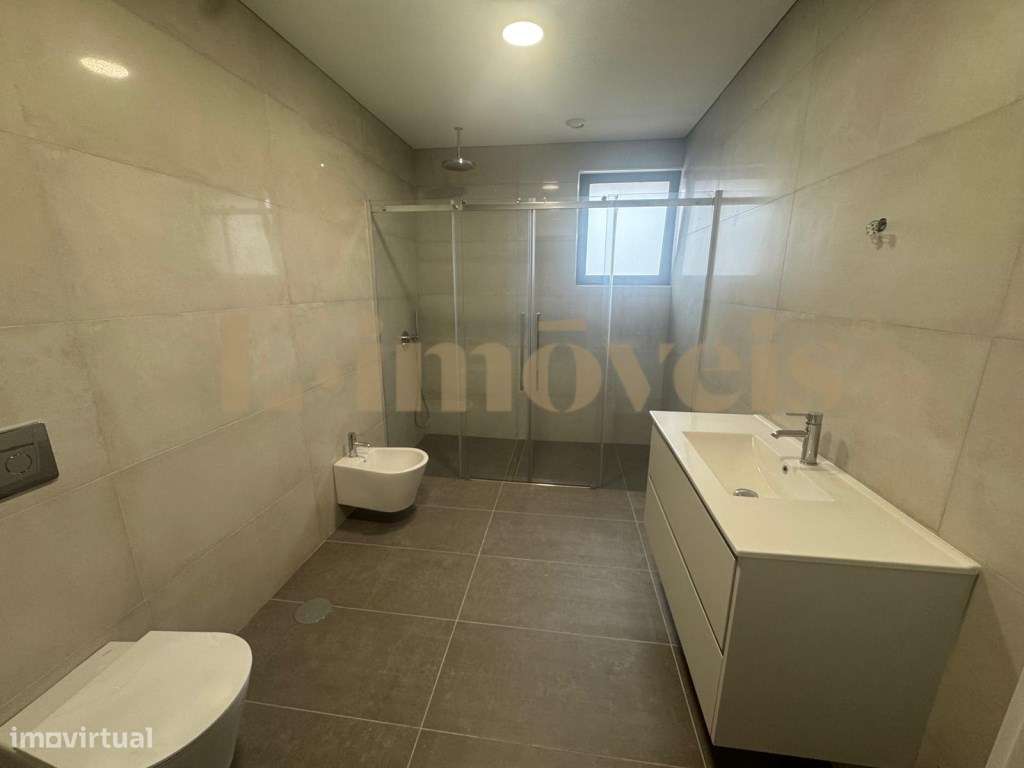 APARTAMENTO T4, NOVO COM TERRAÇO, NA BOAVISTA, PORTO.-6