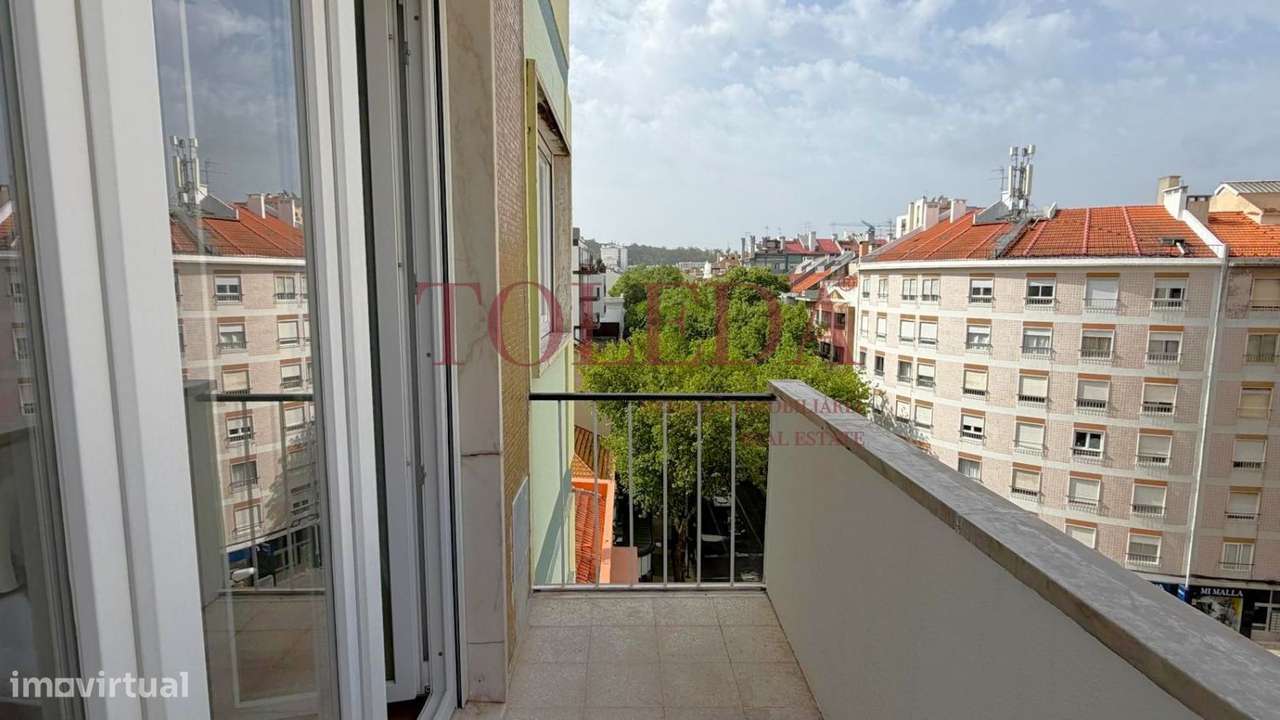 Apartamento T3 Remodelado a Estrear no Centro de Benfica-21