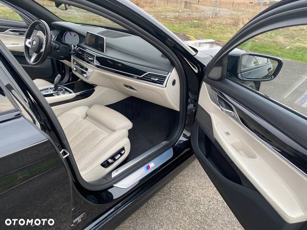 BMW Seria 7 750i xDrive - 22