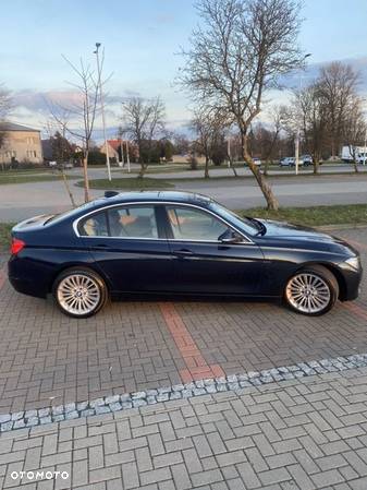 BMW Seria 3 328i xDrive Luxury Line - 7