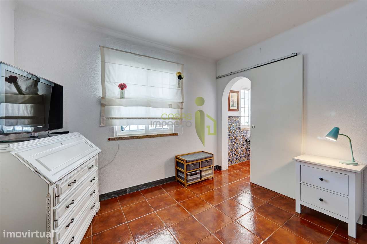 Moradia Clássica T3 transformada em T4, em Rio de Mouro, Sintra-46