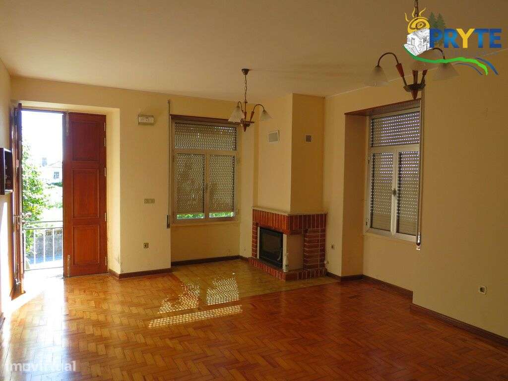 Moradia de tipologia T4 situada em Figueiró dos Vinhos-14