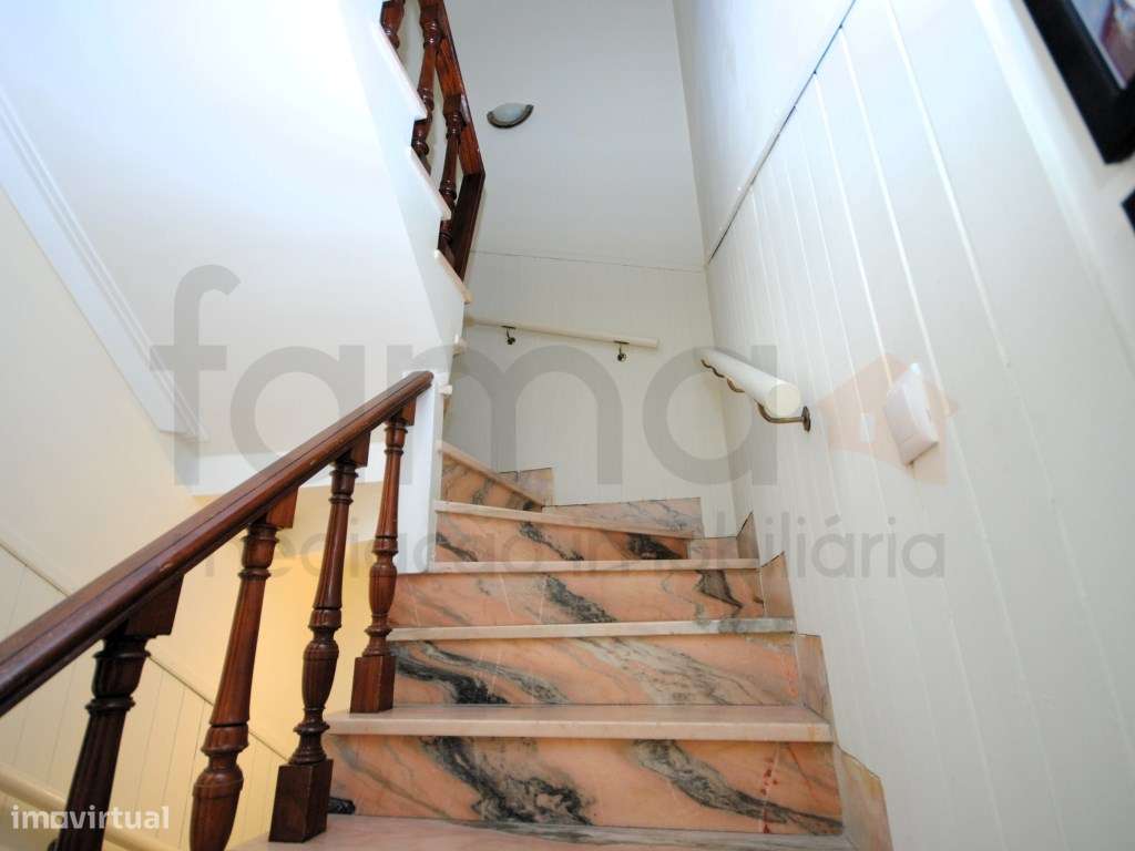 **Oportunidade Única: Moradia T6 à Venda!**-40