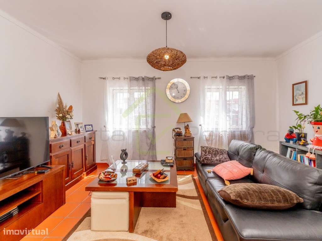 Quintinha com piscina inserida em terreno com 2950 m2-41