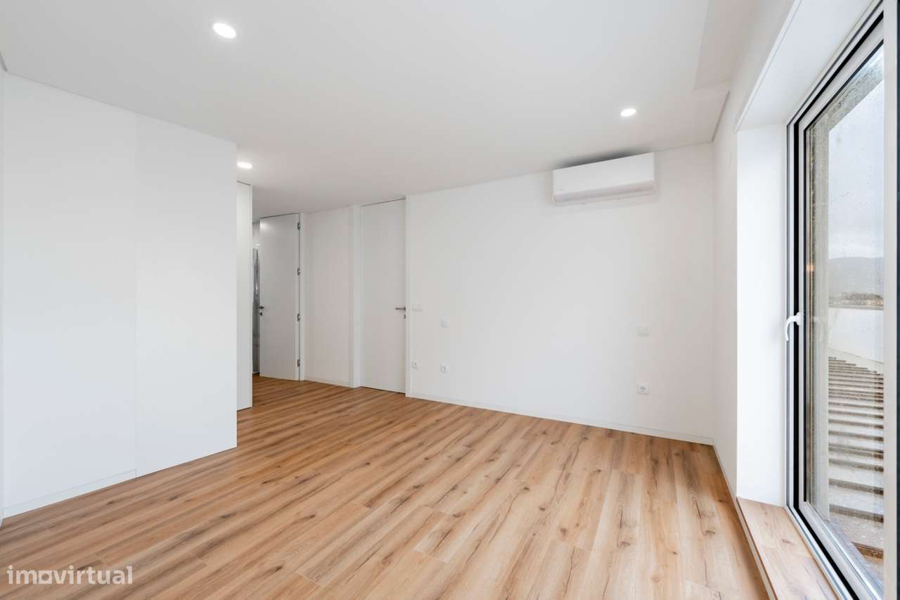 Apartamento T3 Novo com Terraço e Vista Senhora da Paz – Amares-17