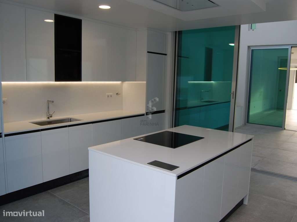 Moradia nova a estrear pronta a habitar com acabamentos de elevado ...-6