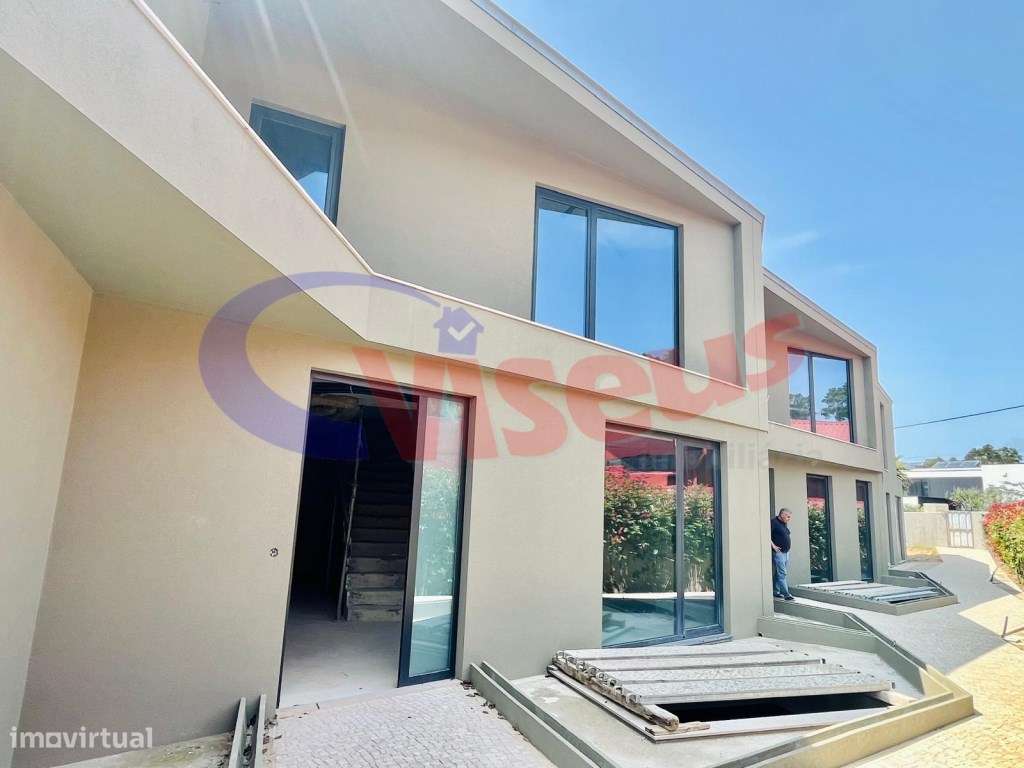 Moradia T3 + Escritório Nova junto à Praia Canidelo-14