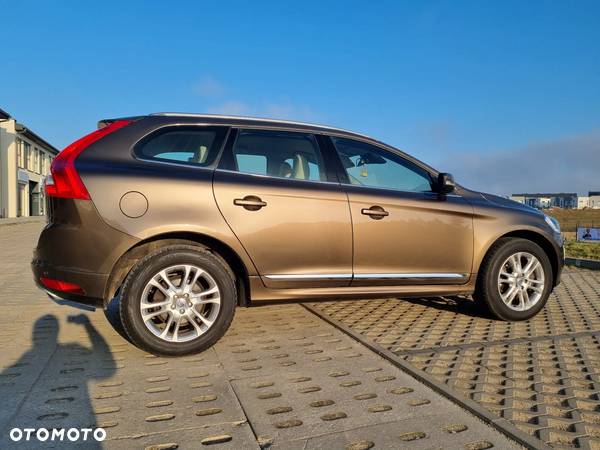 Volvo XC 60 D5 AWD Momentum - 9