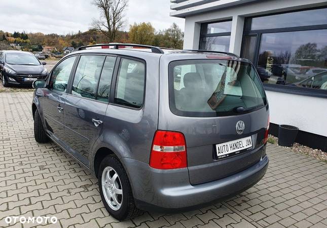 Volkswagen Touran - 4