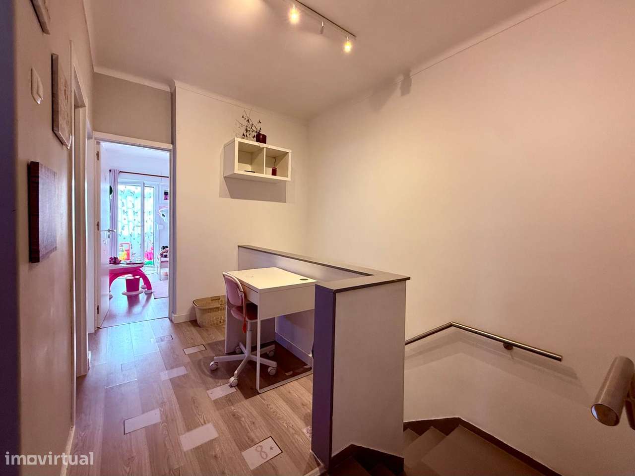 Moradia de 4 quartos, inserida num terreno com 367 m².-13