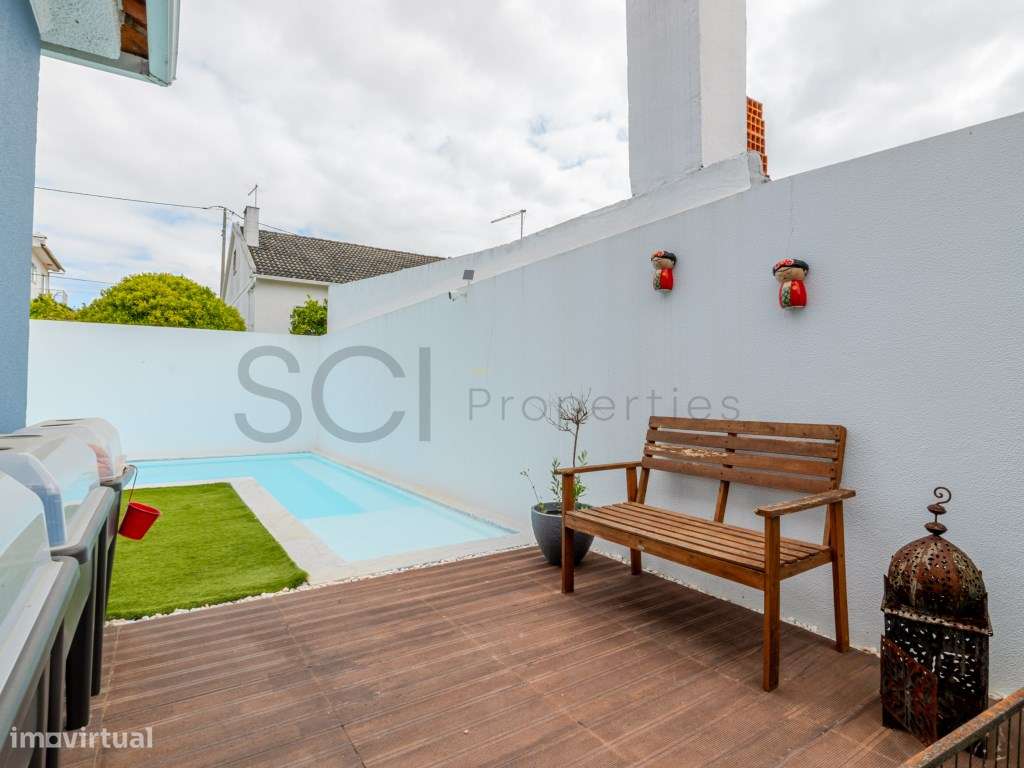 Moradia T3 com piscina nas Quintinhas, Charneca da Caparica. Estilo...-41