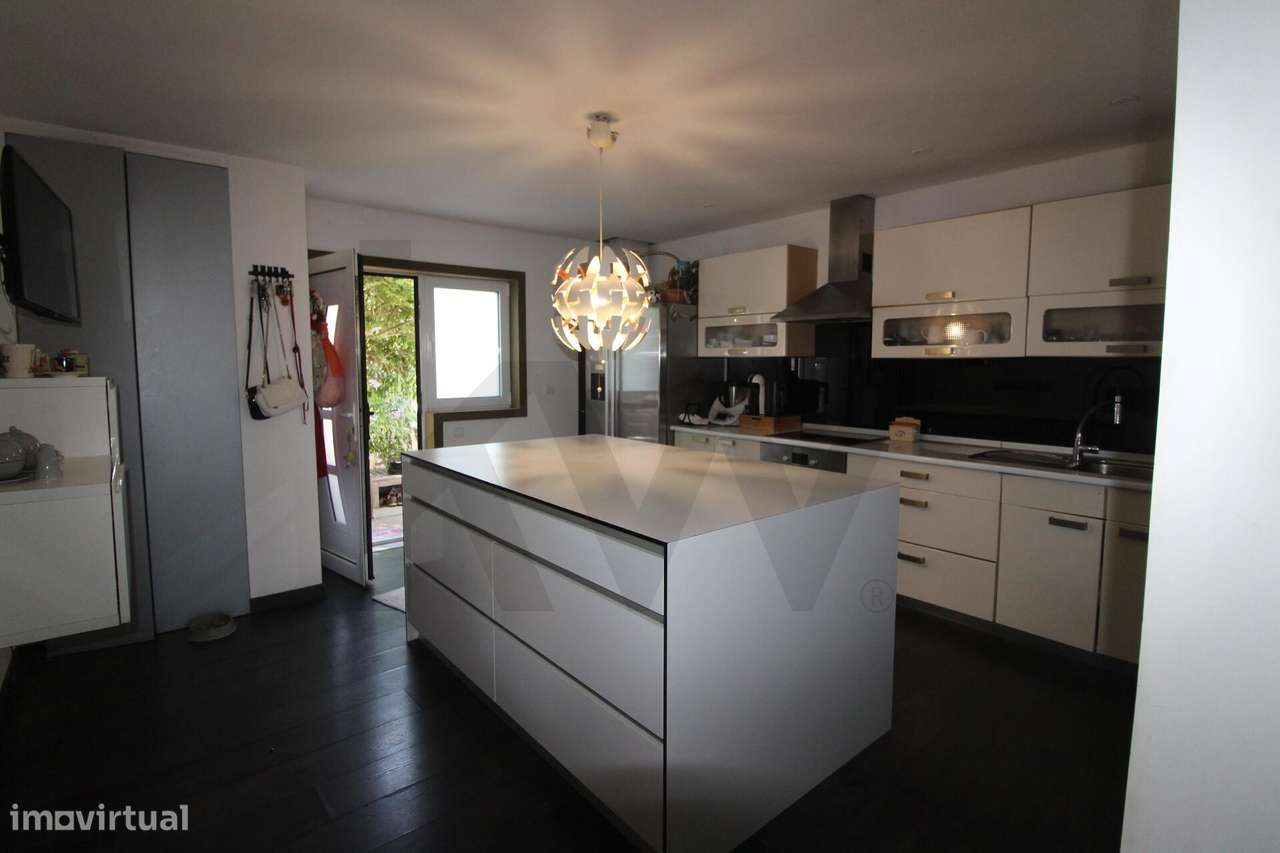 Andar moradia T3 + Apartamento T1 - Grande imagem: 3/28