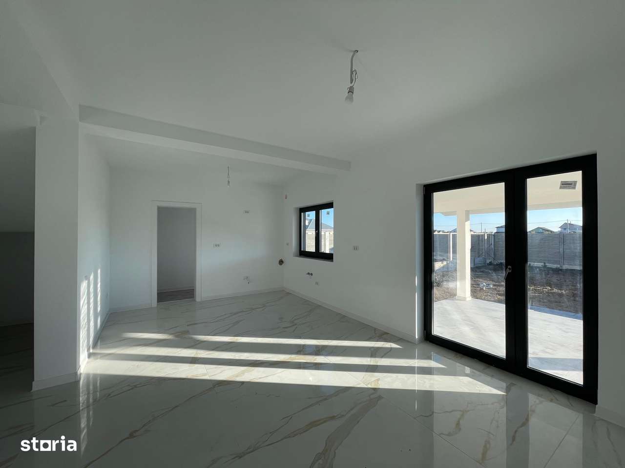 Duplex despartit prin camera tehnica - finisaje premium - Imagine principală: 3/19