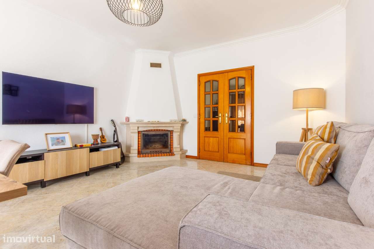 Quinta do Conde - Apartamento de 3 assoalhadas-varanda e arrecadação.-5