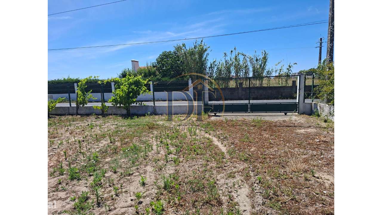 Quintinha com Moradia T2-20