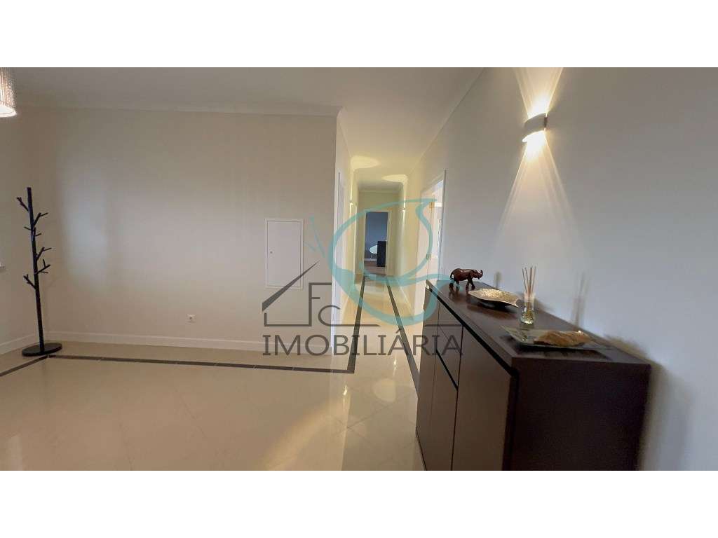 Moradia T5 com Vista para a Serra em Alenquer-21