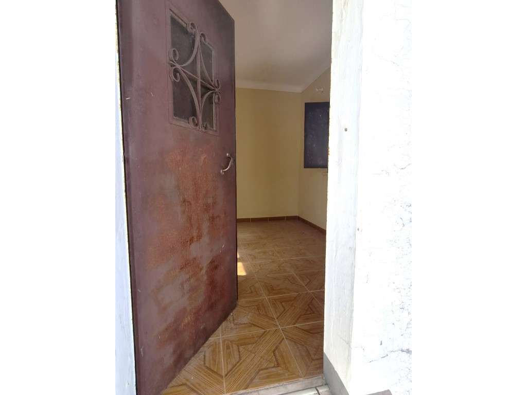 Moradia T1+1 com quintal na Vila de Redondo (Évora)-14