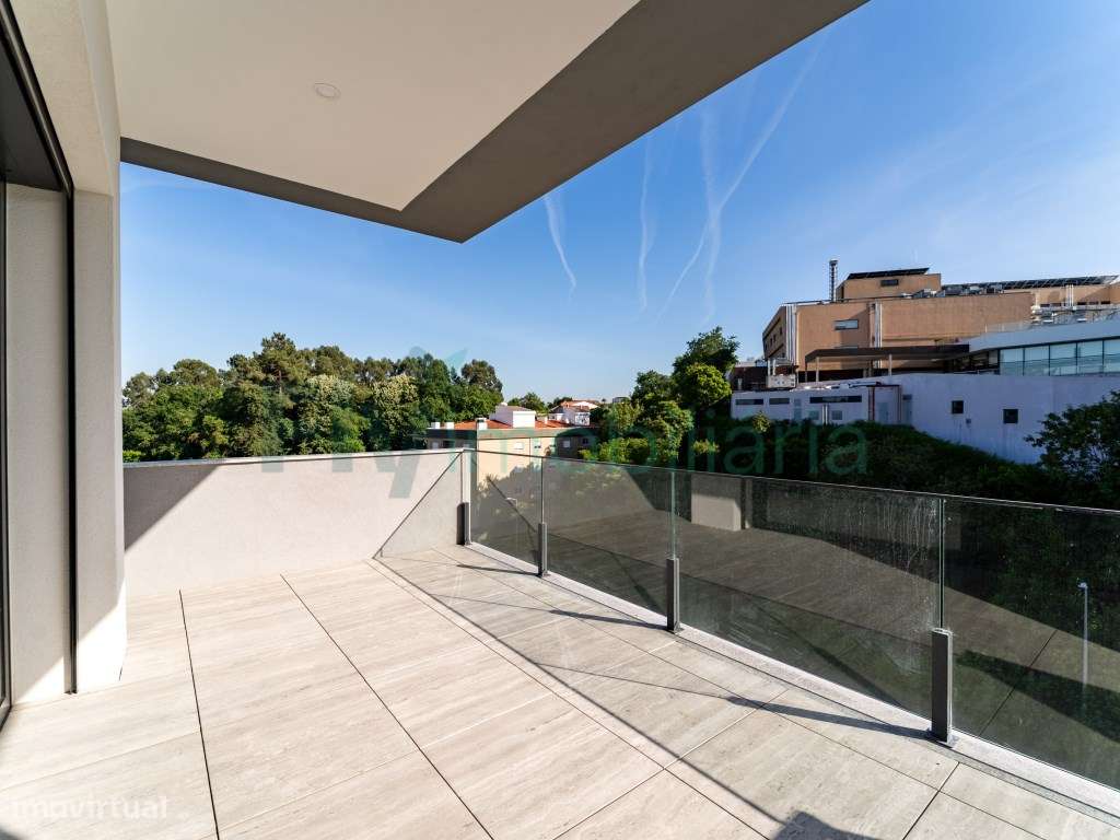 Apartamento T3 com Excelentes Áreas em Zona Central de Lousada-40