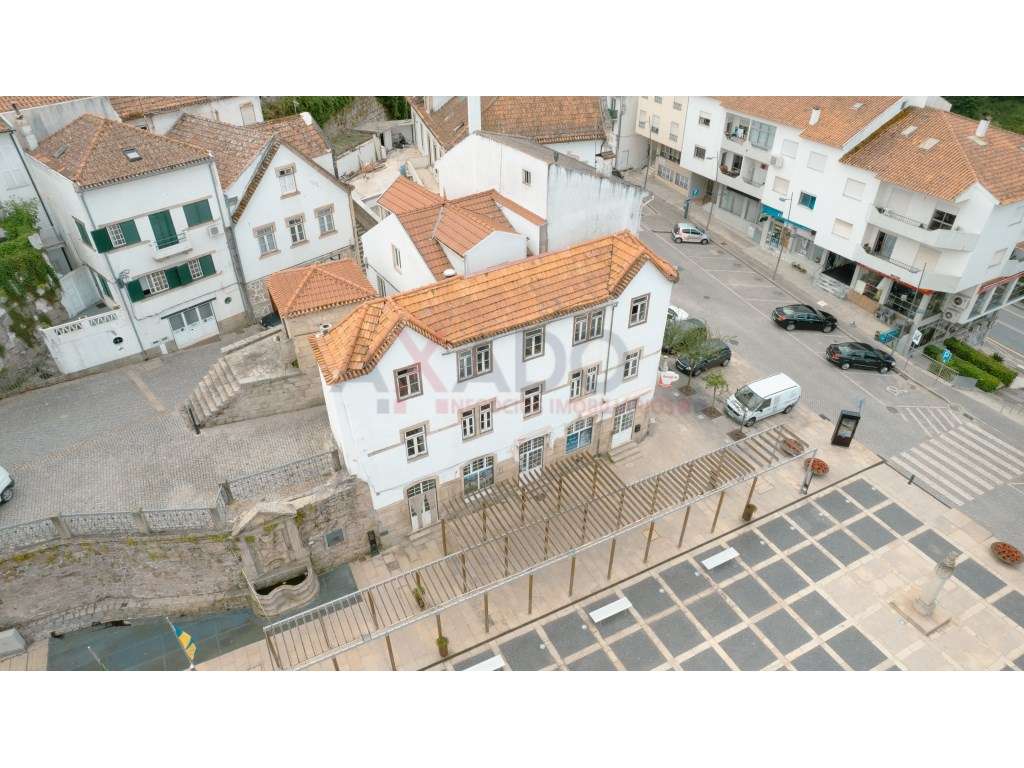 Oportunidade Imperdível em Seia - Prédio Histórico para Comércio, H... - Grande imagem: 5/29