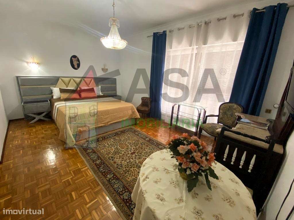 Moradia T15 com Renda Ativa + de €12.000/mês em Famões-18