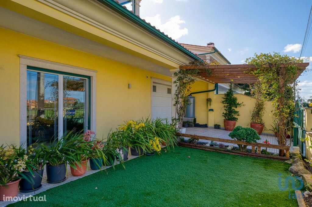 Casa tradicional T5 em Leiria de 280,00 m2