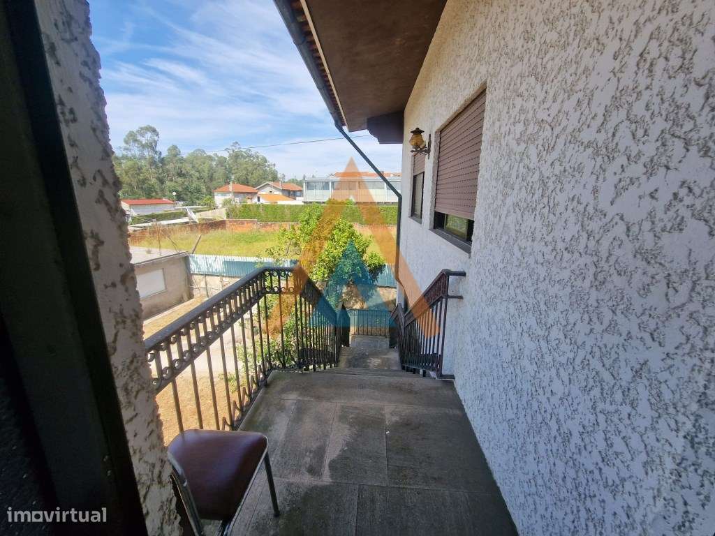 Excecional casa com 3 pisos e anexos, amplos espaços, possibilidade...-11