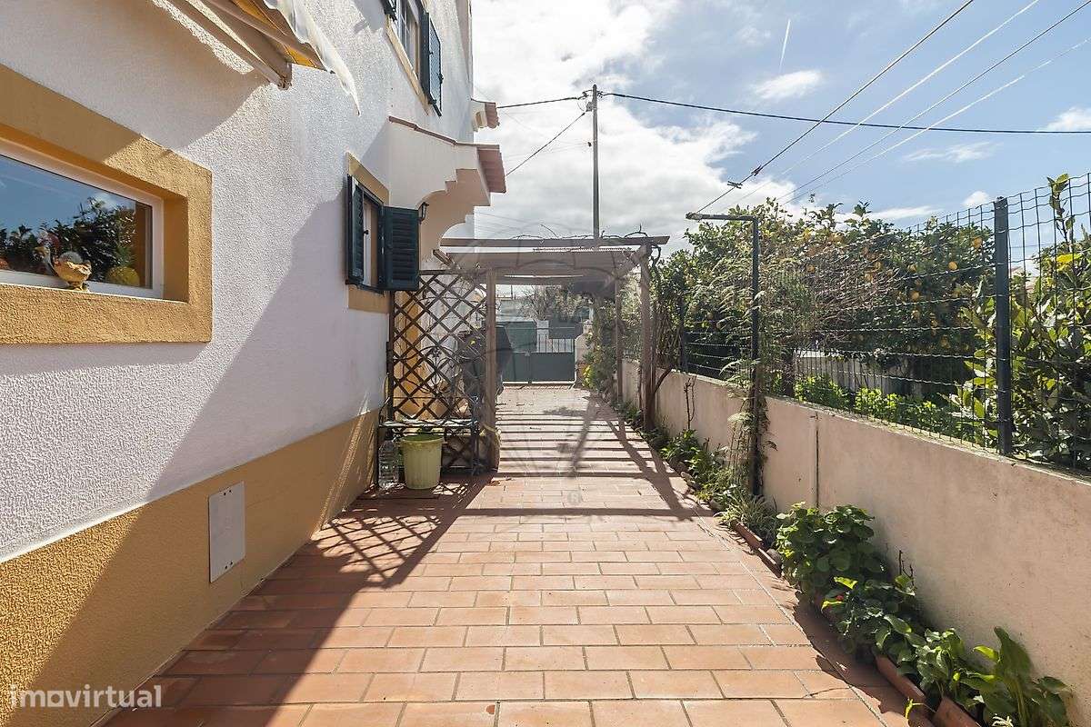 Moradia Geminada T3+2 – Quinta do Conde para venda-24