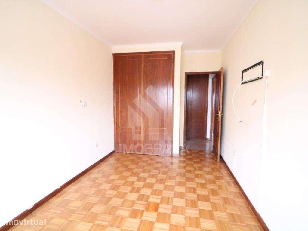 Venda de Apartamento T3 em Lomar-26