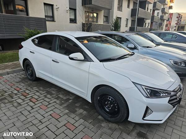 Hyundai Elantra - 6