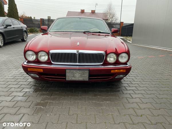 Jaguar XJ - 8