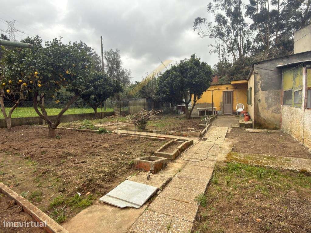 Terreno Urbano com 412m2 e pequena moradia edificada-10