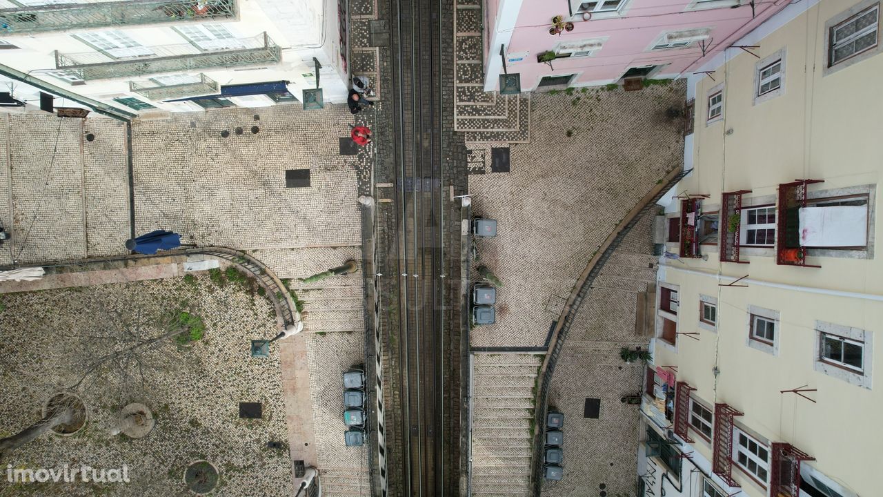 Magnifico prédio com 12 fracções no centro histórico- Largo de Sant...