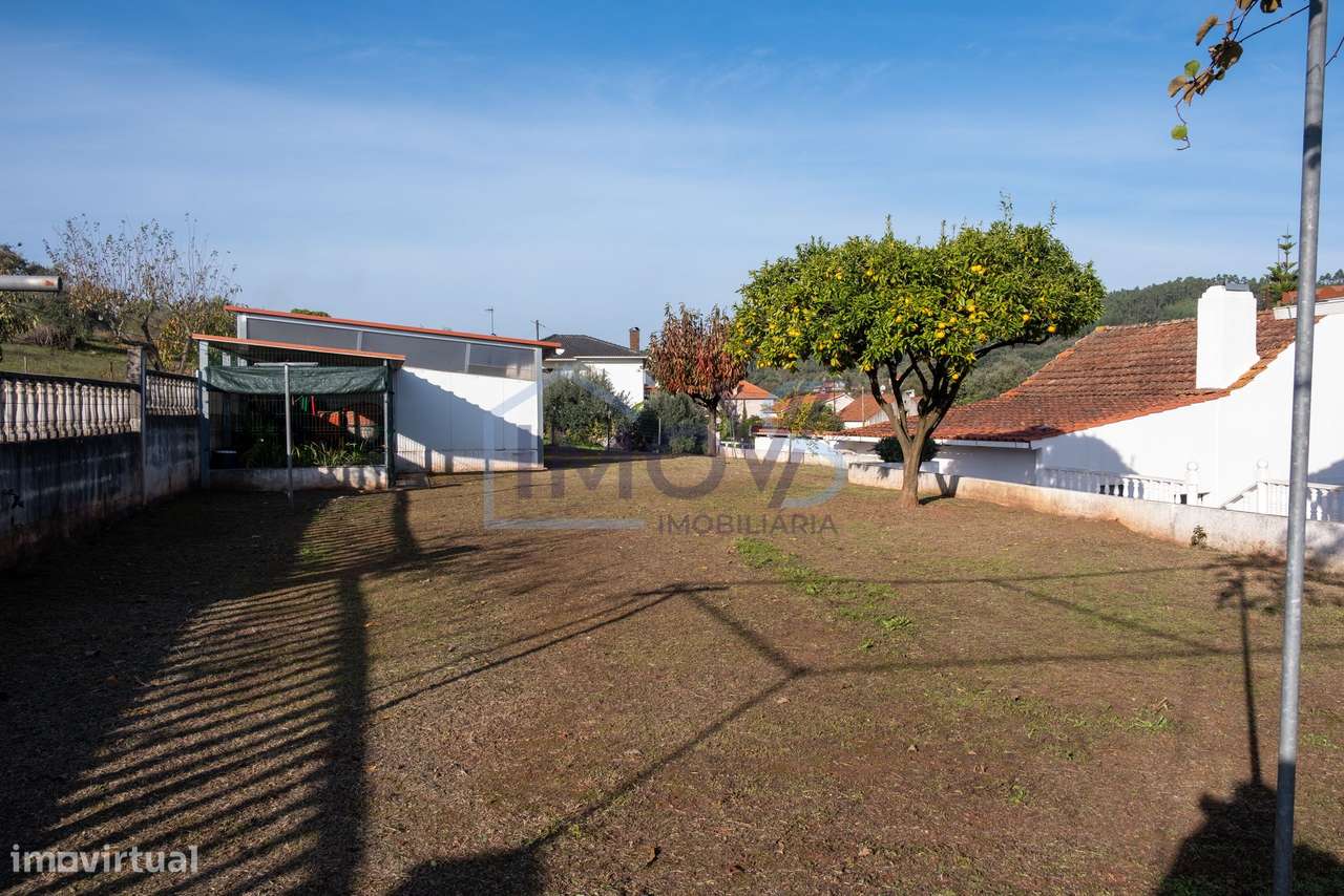 Propriedade com 2 Habitações, Anexo e Poço – Oportunidade Única em Fer-39