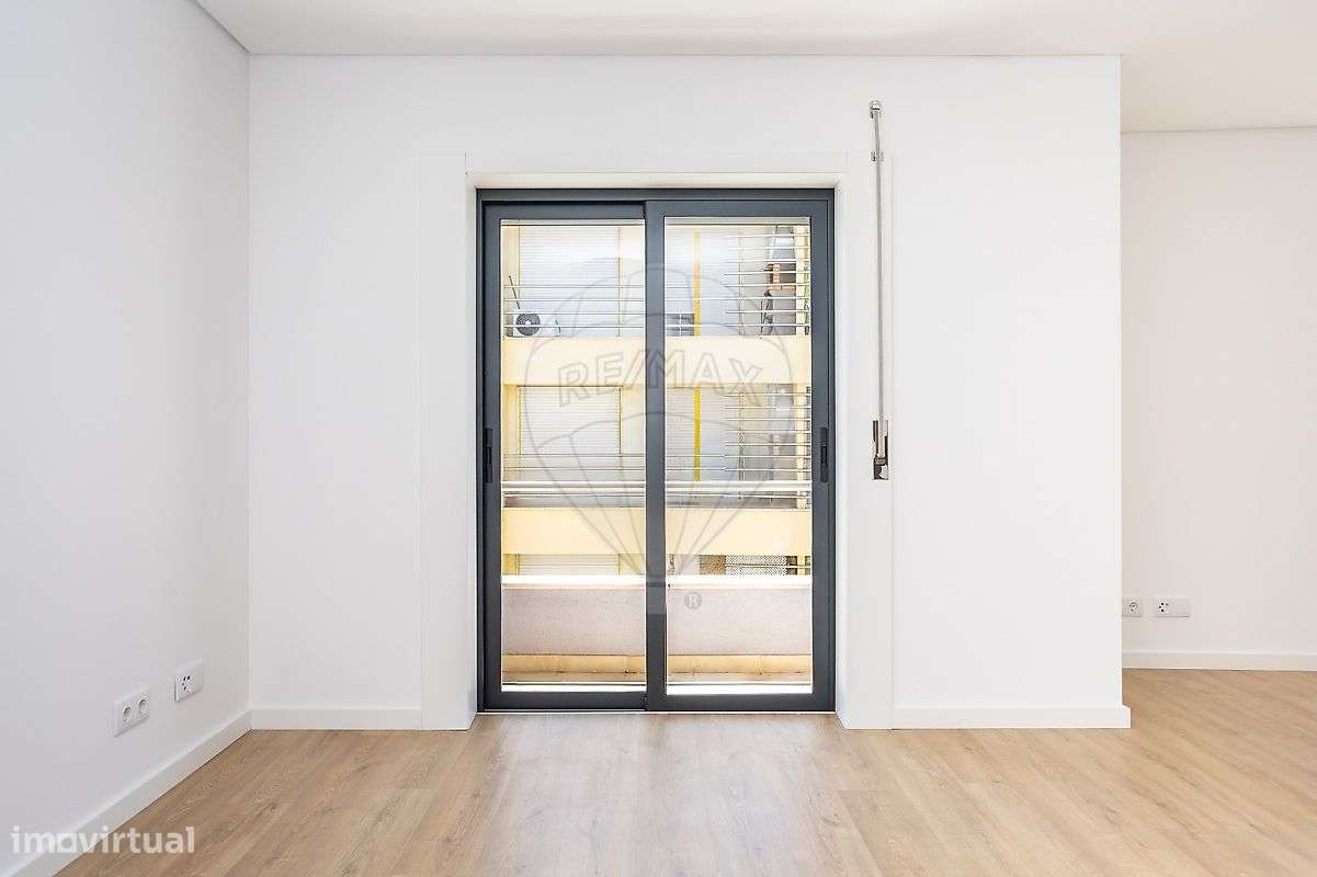 Apartamento T3 à venda em Camarate-5