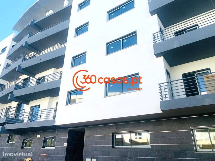Apartamento T3 Novo com piscina, garagem e arrecadação em Olhão-2