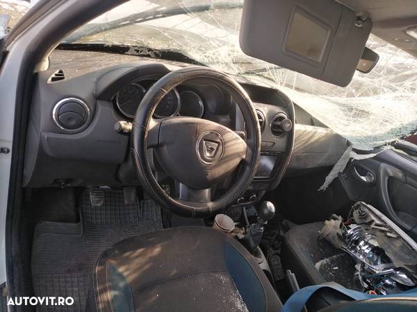 Dezmembram Dacia Duster, 1.5 DCI, an 2015, 4x2, Euro 6 - 4