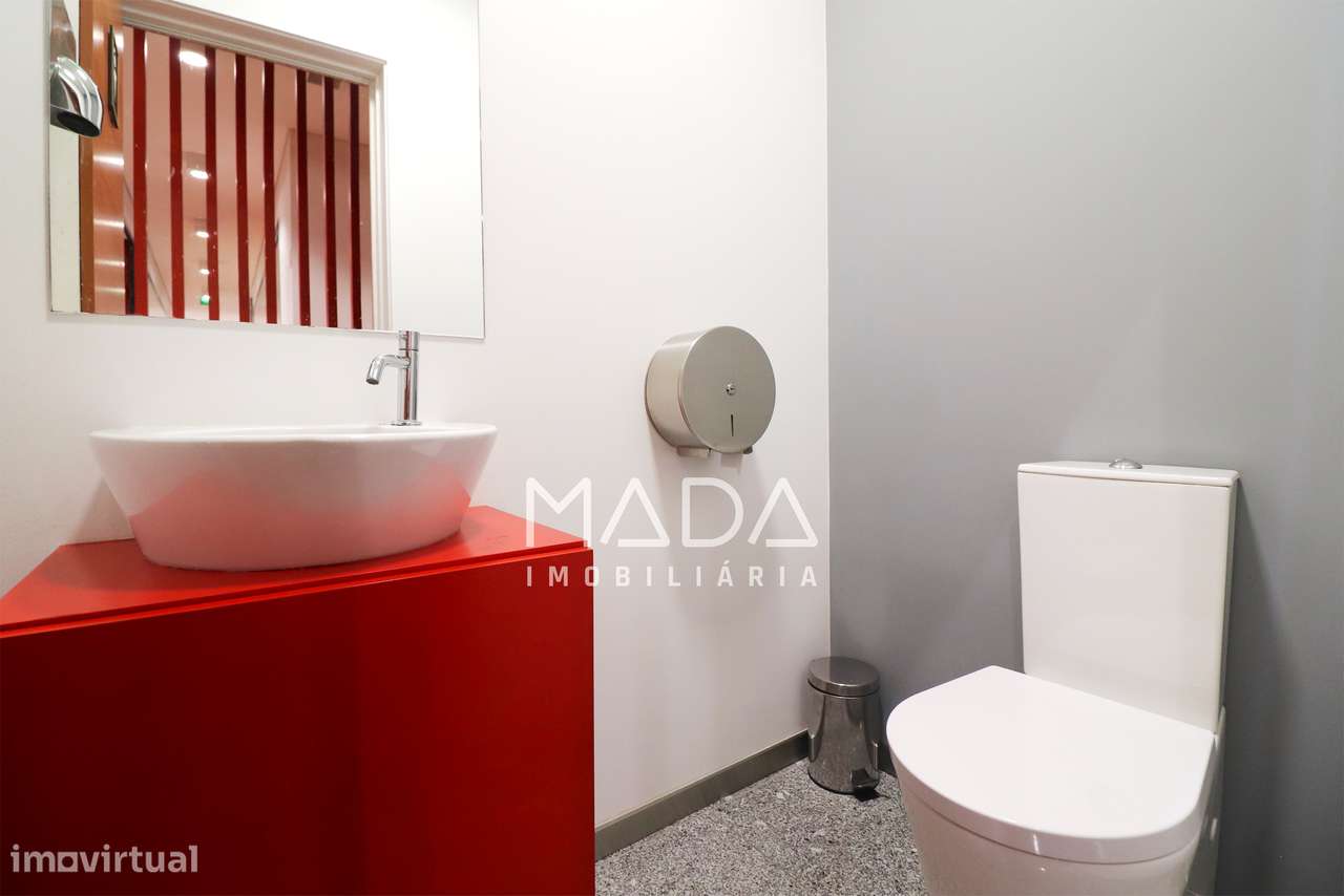 Escritório c/garagem (12 carros) na Av. da República em V.N. de Gaia-17