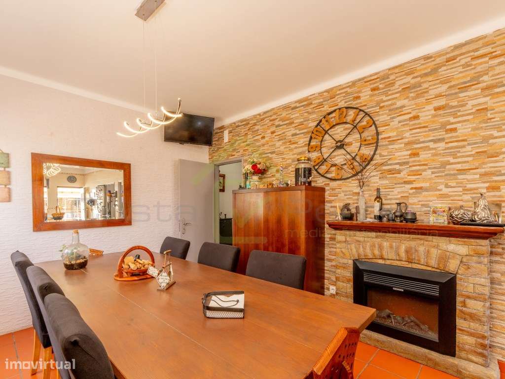 Quintinha com piscina inserida em terreno com 2950 m2-18