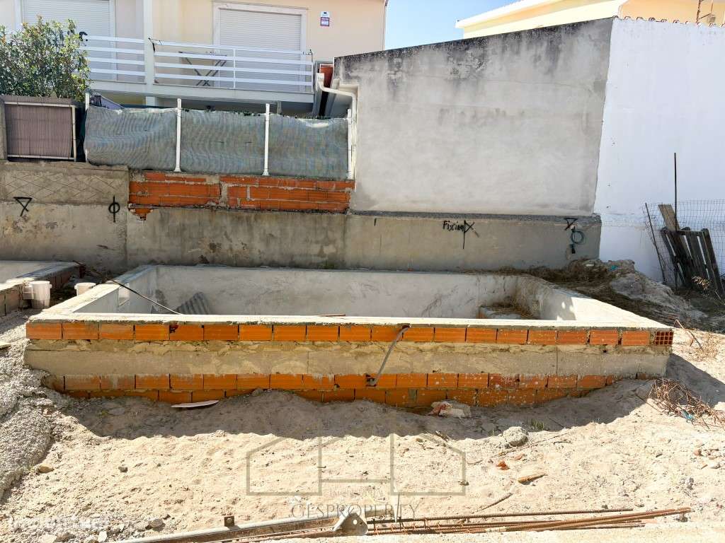 Moradia T4 em Fernão Ferro-6