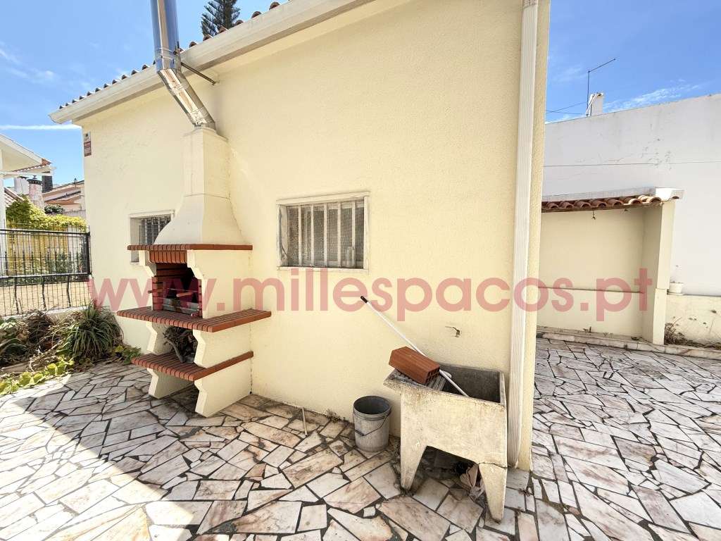 Moradia V6 com Garagem Centro da Cidade-9