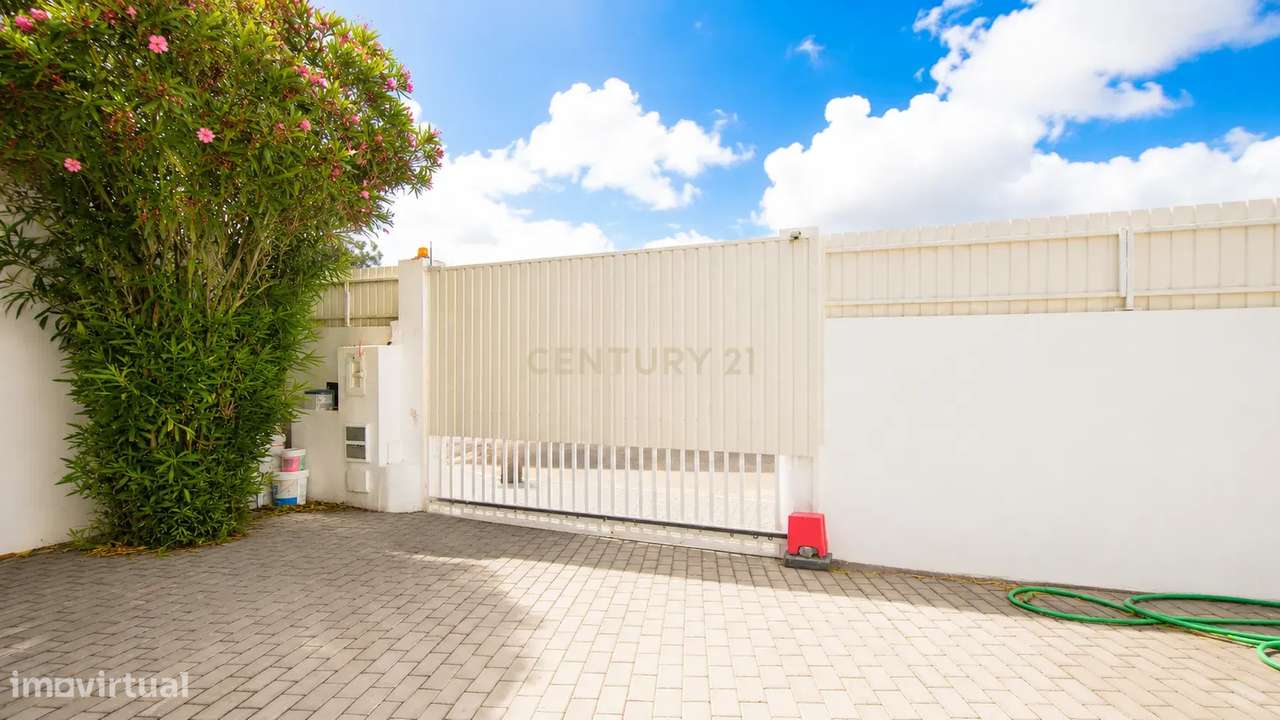 Moradia T3 em lote de 936m2 em Vila Alegre, Fernão Ferro-44