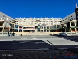 Loja com 98m², localizada no Centro Comercial Fontedeira, em Portal... - Grande imagem: 2/26