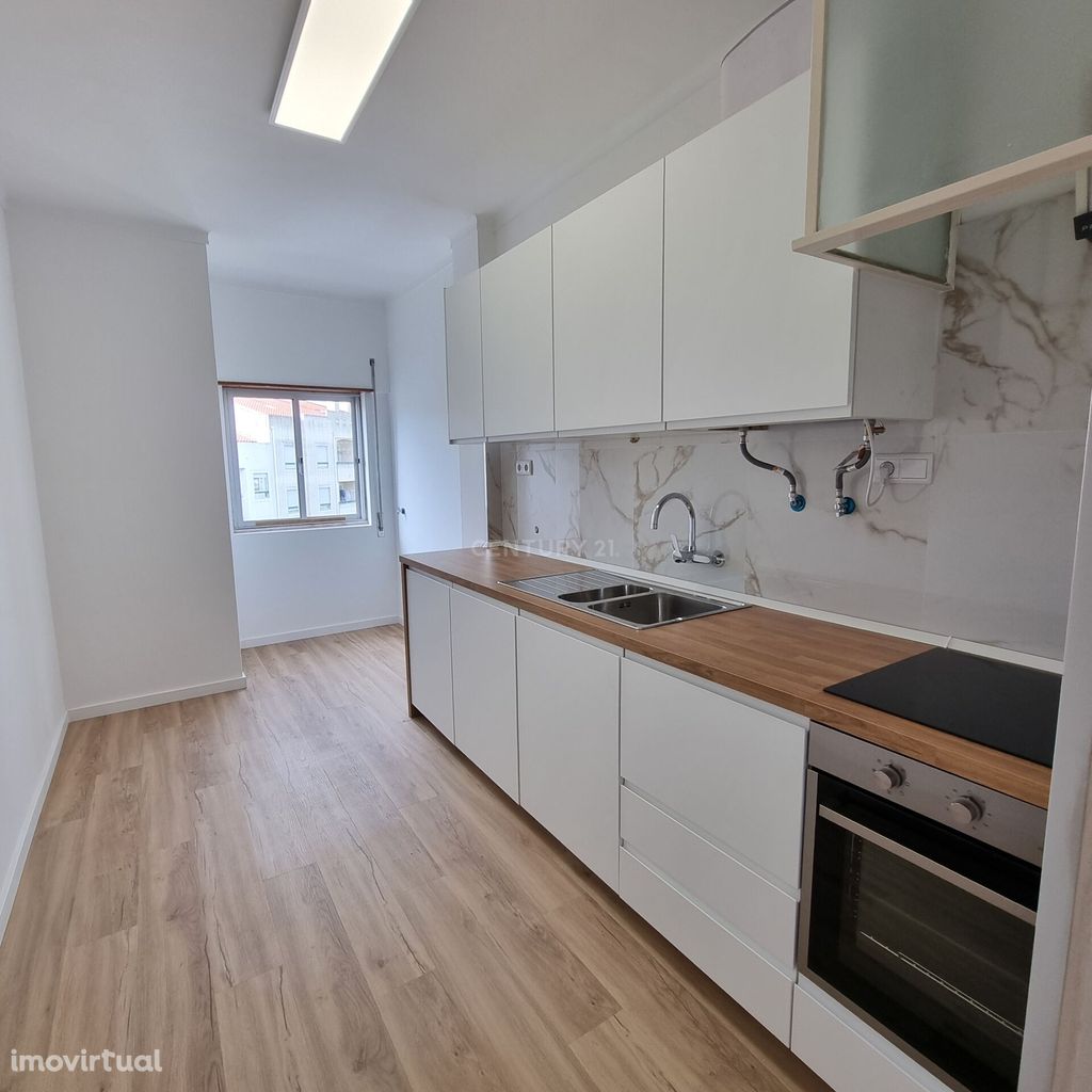 Abrunheira, apartamento T2 remodelado